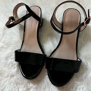 Danni Block Heel Sandals 👡 Sz 1.5M Color :Black